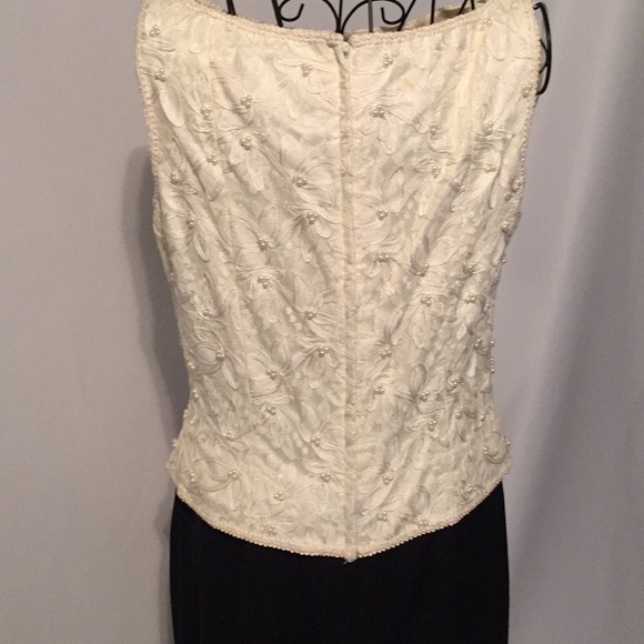 Black and Ivory dress with pearls - Picture 3 of 5